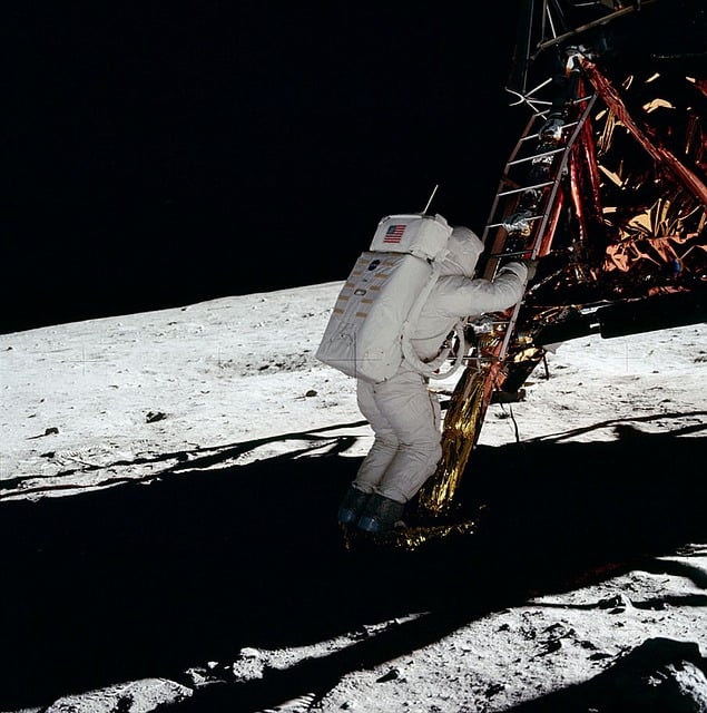 Astronaut on Moon